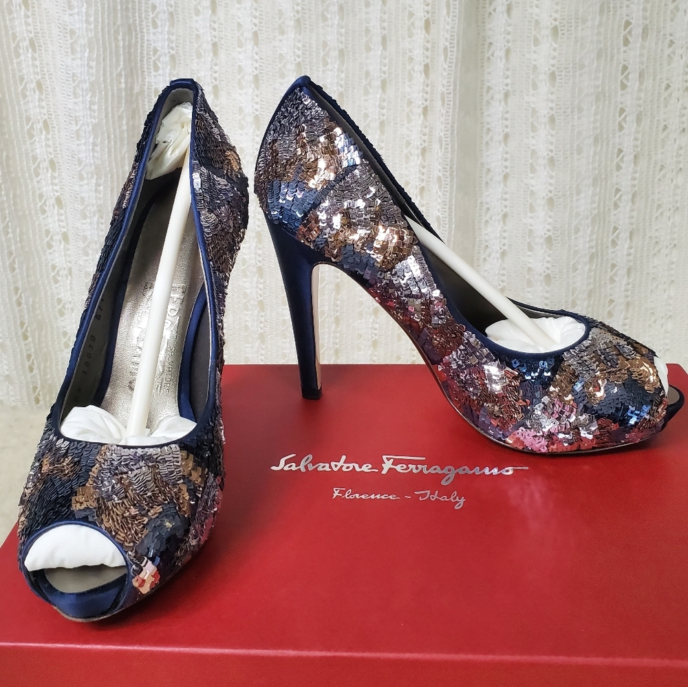(NEW) Salvatore Ferragamo Fantastic Midnight Blue Heels Sequins Size 6